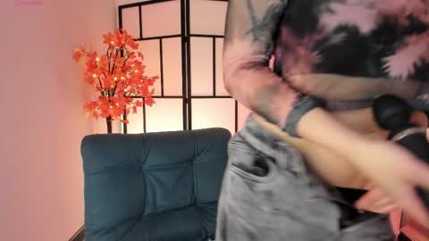 Snapshot of sam_pay chatting on November 25, 2025, 12:05 pm Sam online show from November 25, 2025, 12:05 pm