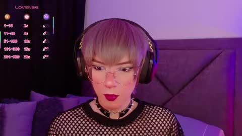 Snapshot of sam_russo chatting on October 16, 2025, 7:42 am Sam online show from October 16, 2025, 7:42 am