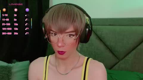 Snapshot of sam_russo chatting on November 11, 2025, 7:19 am Sam online show from November 11, 2025, 7:19 am