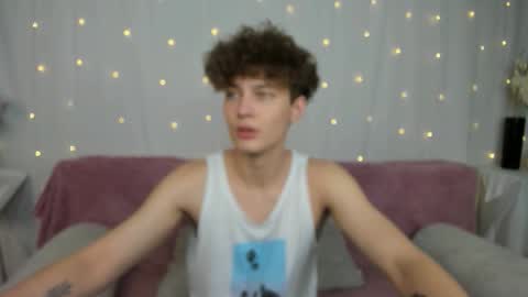 Sam online show from October 19, 2025, 11:33 am