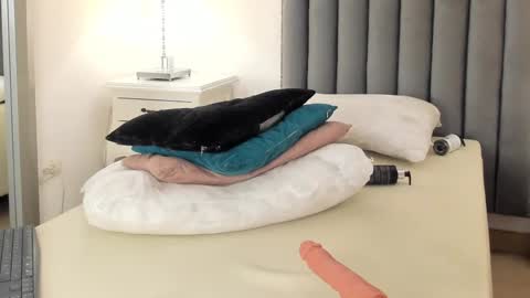 Snapshot of samanta_william chatting on March 1, 2025, 9:40 am samanta online show from March 1, 2025, 9:40 am