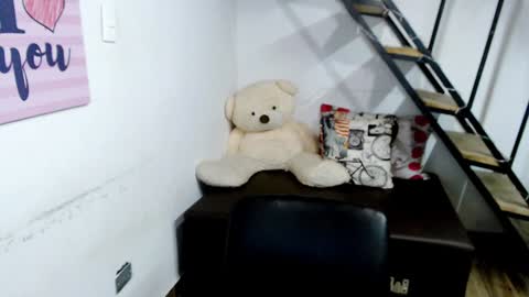 Snapshot of samantha2girl chatting on December 17, 2024, 1:18 am samantha online show from December 17, 2024, 1:18 am