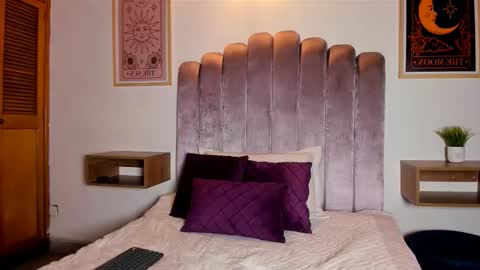 samantha_lux_ online show from October 31, 2025, 10:27 am