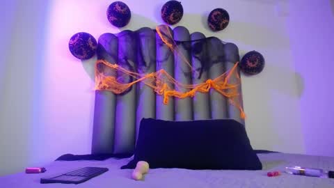 samantha_scottt online show from October 18, 2025, 10:10 pm