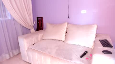 samantha_thompsoon online show from November 1, 2025, 9:28 pm