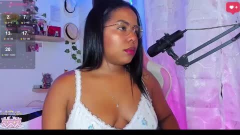 Snapshot of samanthabloom570089 chatting on March 7, 2025, 1:42 am Samantha Bloom online show from March 7, 2025, 1:42 am