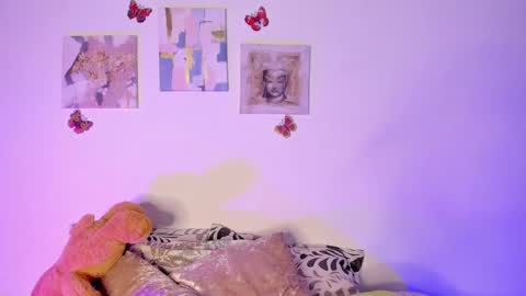 Snapshot of samara_jonnes_ chatting on January 31, 2025, 1:33 am Samara is my name a pleasure delighted that you are here leave your thumb up it is important to me online show from January 31, 2025, 1:33 am