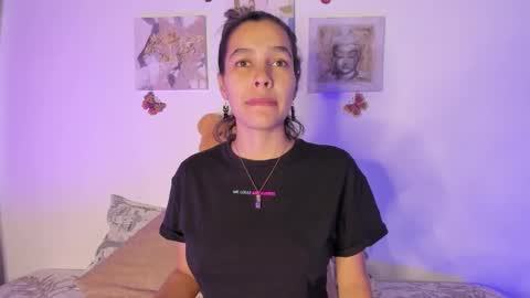 Snapshot of samara_jonnes_ chatting on February 7, 2025, 10:20 pm Samara is my name a pleasure delighted that you are here leave your thumb up it is important to me online show from February 7, 2025, 10:20 pm