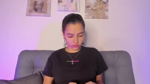 Snapshot of samara_jonnes_ chatting on February 23, 2025, 9:26 pm Samara is my name a pleasure delighted that you are here leave your thumb up it is important to me online show from February 23, 2025, 9:26 pm