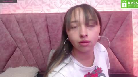 Snapshot of samara_purple chatting on January 12, 2025, 12:01 pm Dafne  online show from January 12, 2025, 12:01 pm