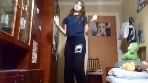 Snapshot of samiravilmont chatting on October 24, 2025, 3:52 pm Mira online show from October 24, 2025, 3:52 pm