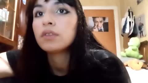 Snapshot of samiravilmont chatting on December 2, 2025, 4:35 pm Mira online show from December 2, 2025, 4:35 pm