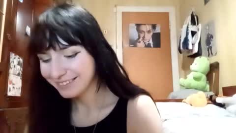 Snapshot of samiravilmont chatting on December 17, 2025, 5:41 pm Mira online show from December 17, 2025, 5:41 pm