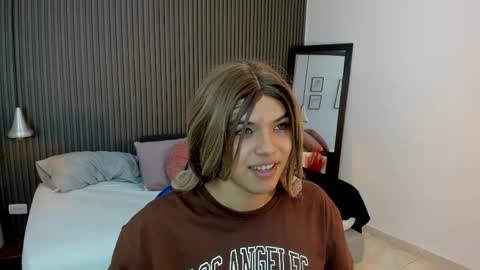 Axel online show from May 4, 2026, 3:13 am