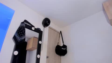 Snapshot of samuel_suarez chatting on October 23, 2025, 5:29 am online show from October 23, 2025, 5:29 am