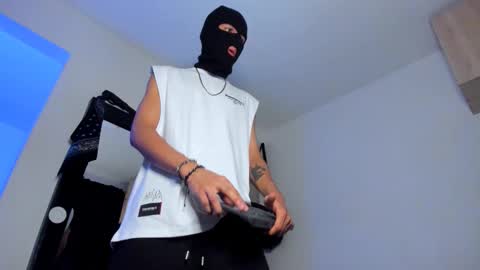 Snapshot of samuel_suarez chatting on November 8, 2025, 2:12 am online show from November 8, 2025, 2:12 am