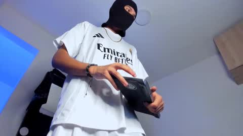 Snapshot of samuel_suarez chatting on November 10, 2025, 5:39 am online show from November 10, 2025, 5:39 am