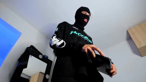 Snapshot of samuel_suarez chatting on November 19, 2025, 7:41 am online show from November 19, 2025, 7:41 am