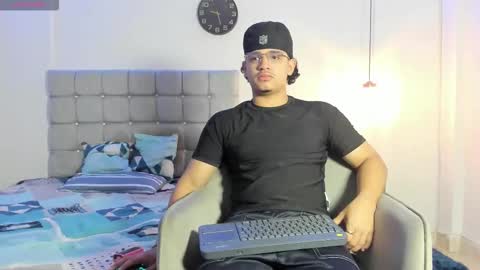 samxx_muscle online show from November 3, 2025, 2:07 pm
