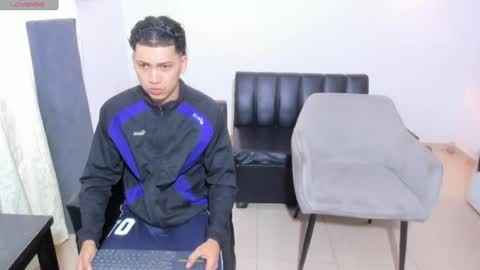 Snapshot of samxx_muscle chatting on June 25, 2026, 2:21 pm samxx_muscle online show from June 25, 2026, 2:21 pm