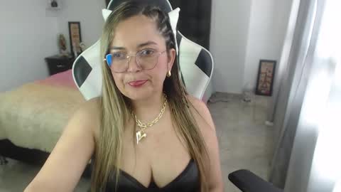 samy_vsn online show from February 3, 2025, 9:29 pm