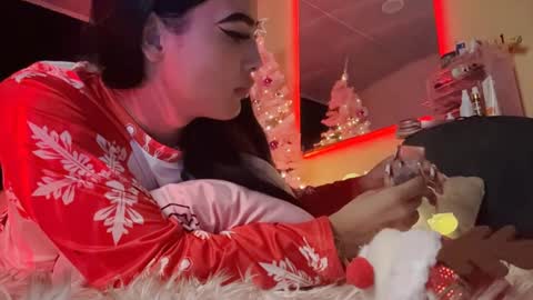 Snapshot of samys_world chatting on December 10, 2024, 1:54 am Samy Montoya online show from December 10, 2024, 1:54 am