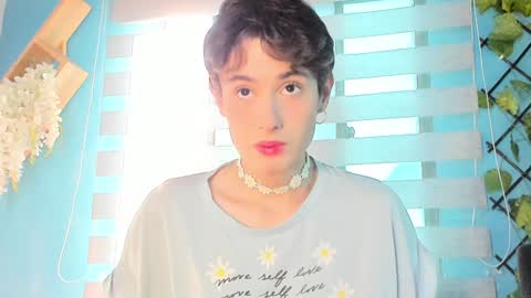    online show from December 4, 2024, 1:42 pm