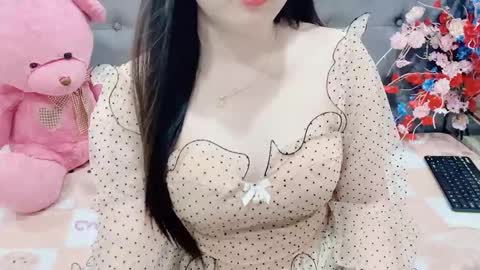 sanami_sian_ online show from December 17, 2025, 2:50 am