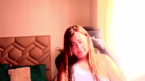 Sanddi  online show from March 12, 2026, 8:26 pm