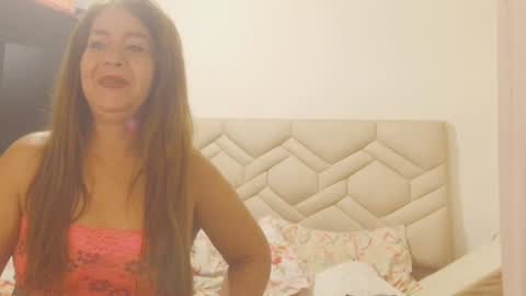 Snapshot of sanddi_milff chatting on July 5, 2026, 10:44 am Sanddi online show from July 5, 2026, 10:44 am