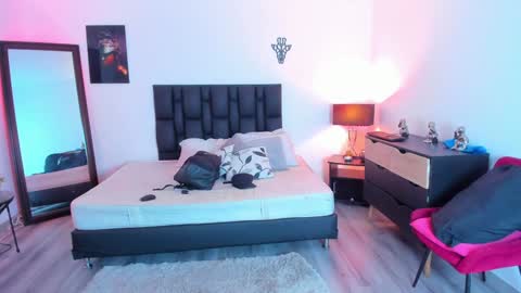 Snapshot of sander_mila chatting on December 4, 2024, 3:37 am MilaSander online show from December 4, 2024, 3:37 am