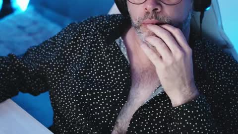 Sanders online show from February 20, 2025, 3:01 am