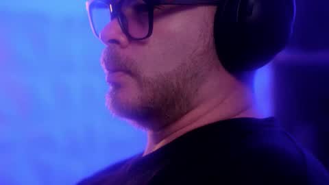 Sanders online show from November 28, 2025, 5:10 am