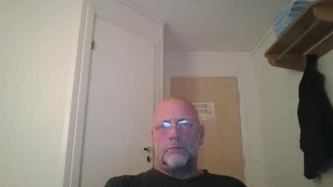 sandnesrune523 online show from December 16, 2025, 4:56 pm