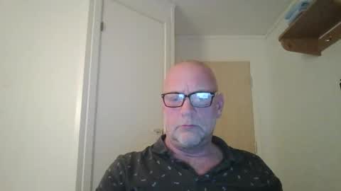 sandnesrune523 online show from January 18, 2026, 3:38 pm