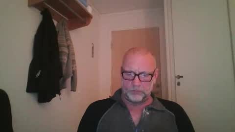 sandnesrune523 online show from February 19, 2026, 6:53 am