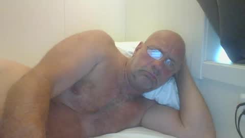 sandnesrune523 online show from July 8, 2026, 5:12 am