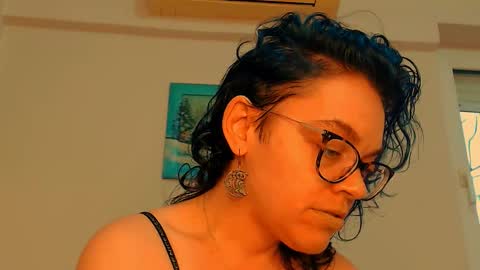 Snapshot of sandra10031989 chatting on February 24, 2026, 4:27 pm Sandra online show from February 24, 2026, 4:27 pm