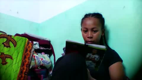 sandra1253099 online show from December 16, 2025, 6:18 am