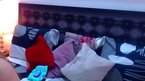 Snapshot of sandra_20_ chatting on October 26, 2025, 10:32 am SANDRA online show from October 26, 2025, 10:32 am