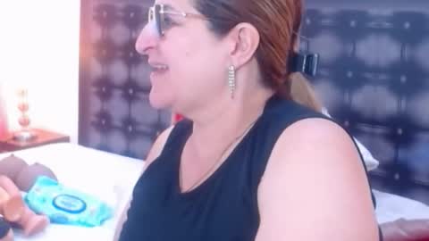 Snapshot of sandra_20_ chatting on November 19, 2025, 10:48 am SANDRA online show from November 19, 2025, 10:48 am