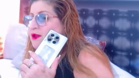 Snapshot of sandra_20_ chatting on November 20, 2025, 11:10 am SANDRA online show from November 20, 2025, 11:10 am