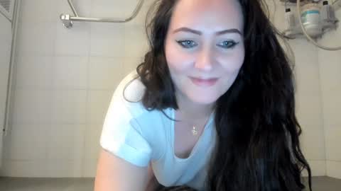 Snapshot of sandra______ chatting on December 5, 2024, 1:03 am dont forghet to thumbs up if you like my show online show from December 5, 2024, 1:03 am