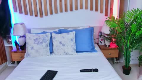 Sandra online show from December 5, 2025, 7:43 pm