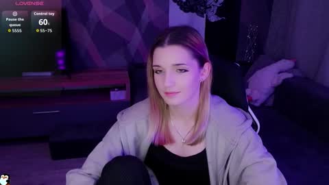 sandy_belle88 online show from October 22, 2025, 7:35 pm