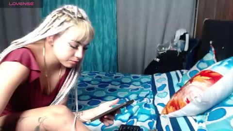 sandy_straw online show from December 4, 2025, 6:01 am