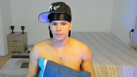 Snapshot of sant_wahlberg chatting on May 15, 2026, 11:01 pm Sant online show from May 15, 2026, 11:01 pm