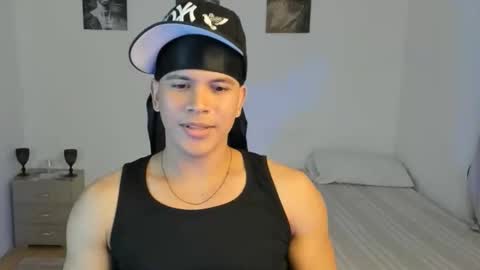 Snapshot of sant_wahlberg chatting on May 25, 2026, 11:33 pm Sant online show from May 25, 2026, 11:33 pm