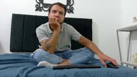 Snapshot of santhiago_jonnes_ chatting on July 1, 2026, 10:31 pm santhiago_jonnes_ online show from July 1, 2026, 10:31 pm
