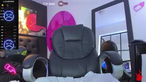 Snapshot of santi_delacruz chatting on December 3, 2024, 8:28 pm santi online show from December 3, 2024, 8:28 pm